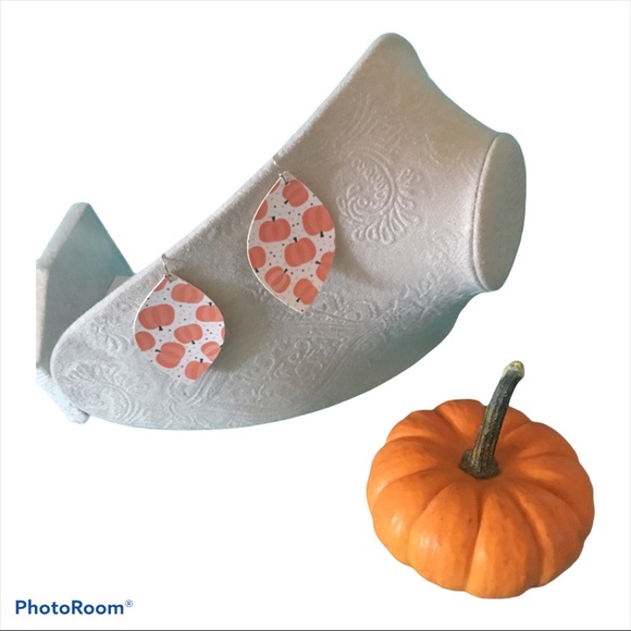 🍁 Pumpkin Earrings - Picture 3 of 3